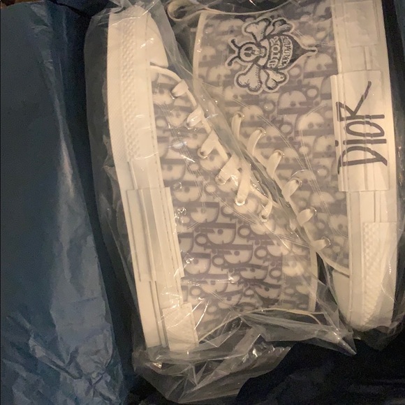 Dior B23 High Top Sneakers - Picture 4 of 4